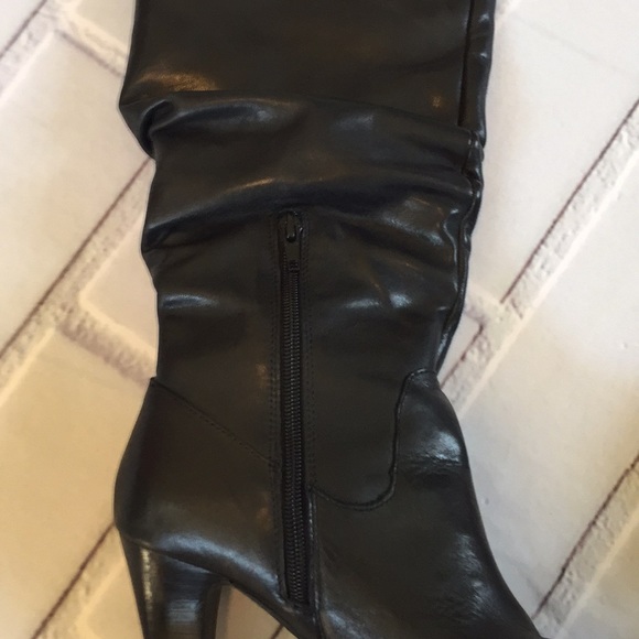 SOLD!!❤️😊❤️💕❤️BCBG boots - Picture 2 of 8